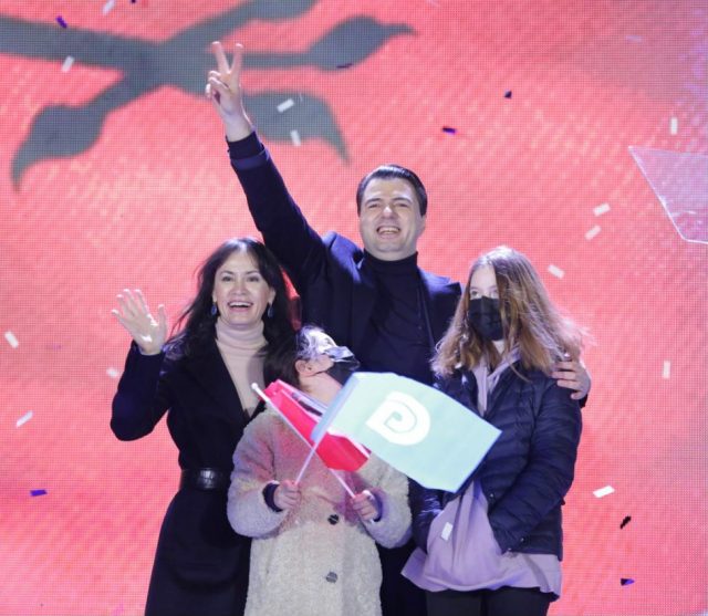 9B75BA7E-1546-48AE-8410-3F78940C2815