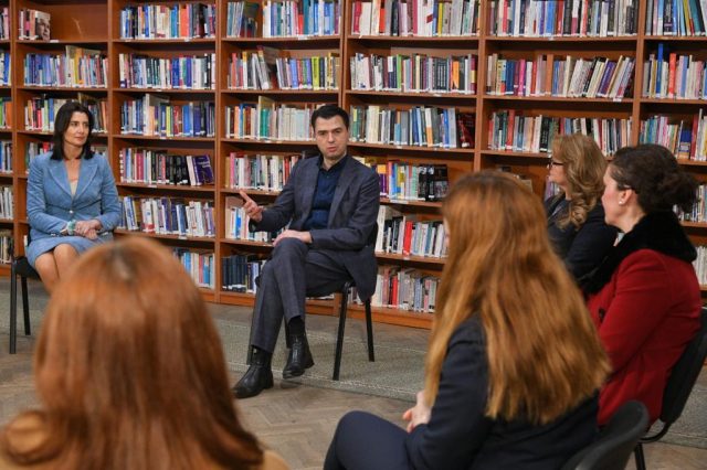 AF3FBC30-4F8A-4C74-9490-EACA148FD517