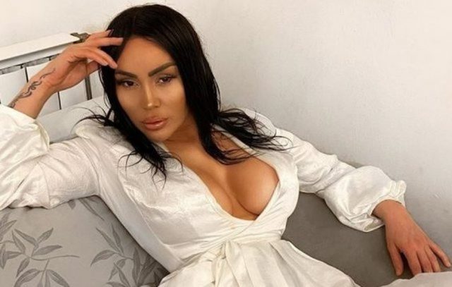 B53AFCBD-BCCA-414E-B7F7-6801483157D2