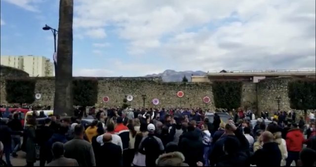 C82E3056-673D-4E3D-A9D2-235B336E0F44