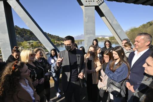 77F61D68-4919-472D-9B9C-AB41EEEA3881