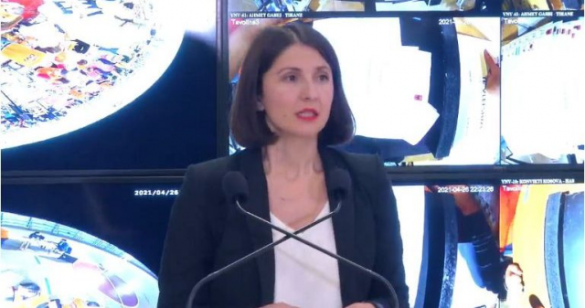 B7EC6386-4FEE-4BEA-8065-2D6014F97664