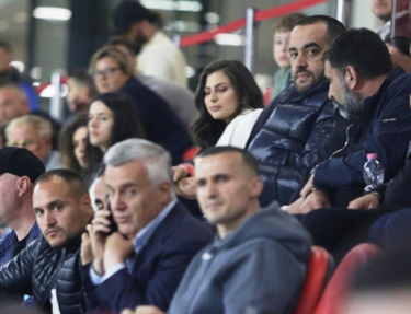 AFBDD4D4-4AEF-407E-AEA3-678B6CA4EC5F