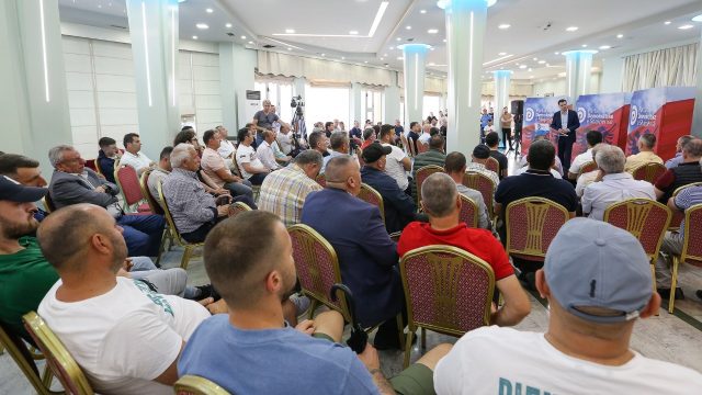 C42AC895-7716-44EB-BAEB-A647F6E5A395