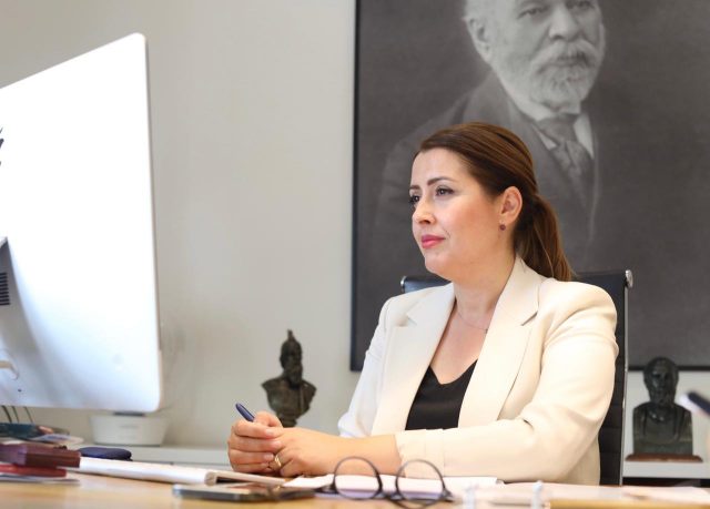 D97FF22B-0F9A-4A52-96BE-0F319E4FA261