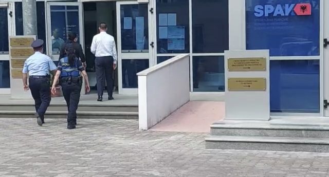 495D2421-D7D3-4FDC-894C-D47D477D7D8A