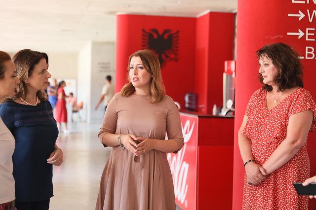 76EC7526-156B-425E-B85D-E82DA92AF769