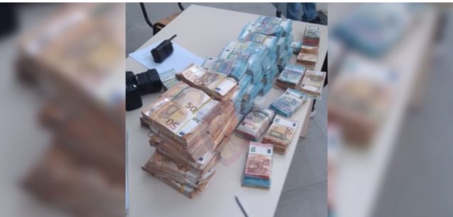 B4F1C418-AF41-499E-8AA1-7B56AA614C8C