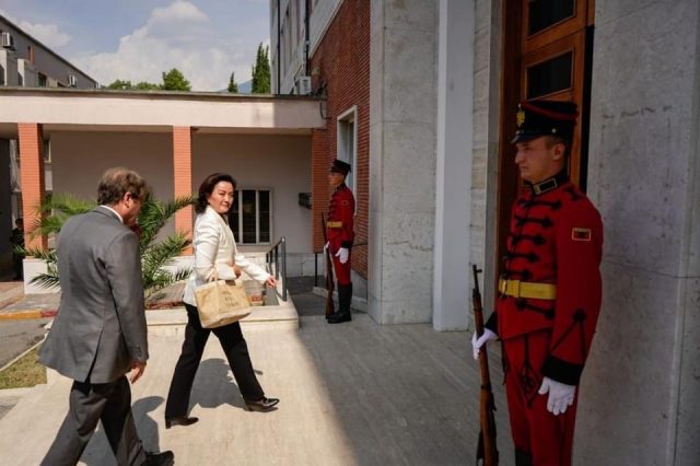 1F8308A0-EFBE-4DFE-822B-66565DB97622