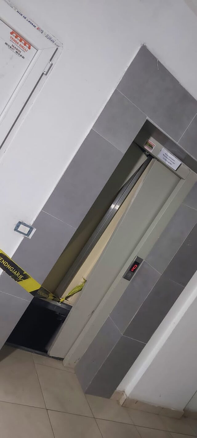 ashensor renie difekt