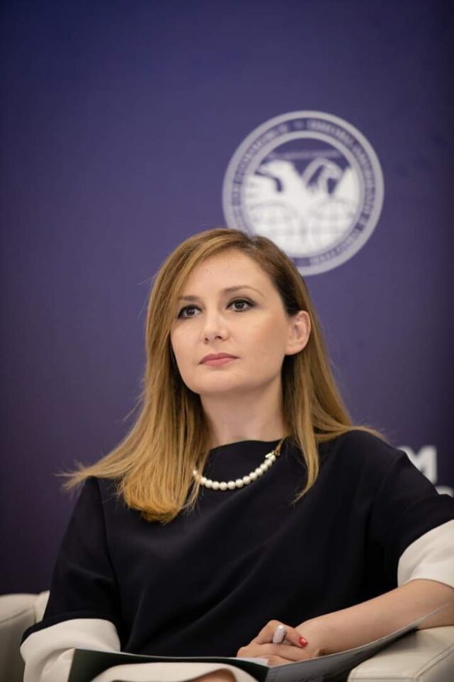 D4E3DDFF-2804-4AB5-B0D6-934E3B8D34D2