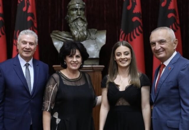 FEB2C5F6-AE66-437F-9A18-49CBA91BF737