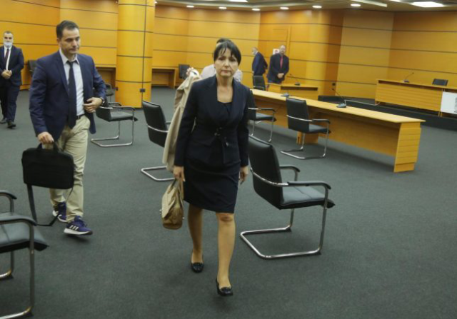 7010ED68-B477-4A0B-8220-ECA2DD8BDB90