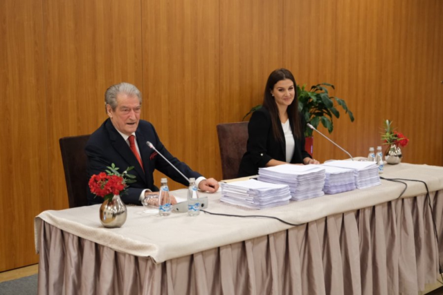 7B413DD8-7810-4721-BA9C-08D216F7A07D