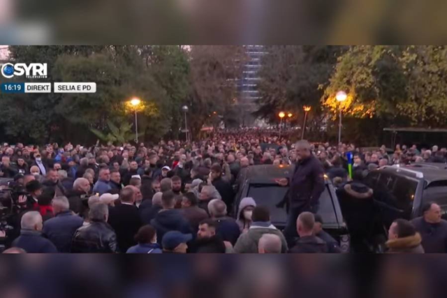 046EDFF8-A888-489C-A61D-F44AA31E5351