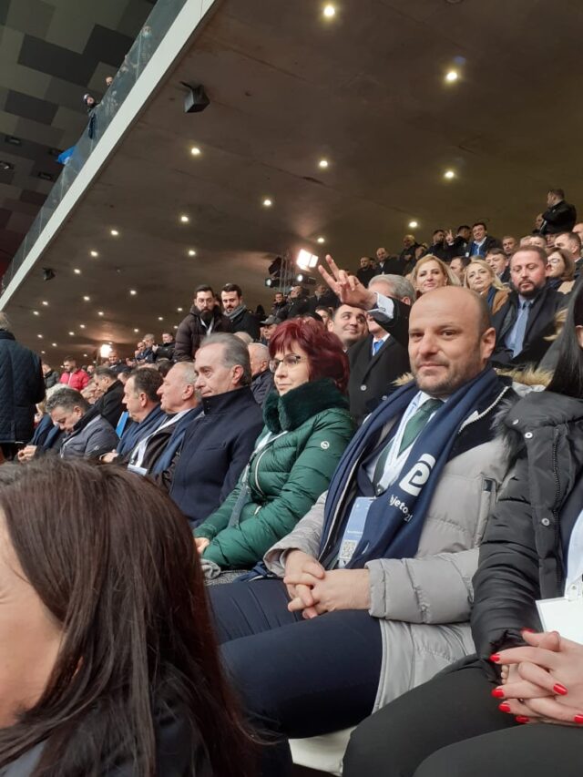 B321FCB4-147D-4B4B-82D2-327F1AC93DEB