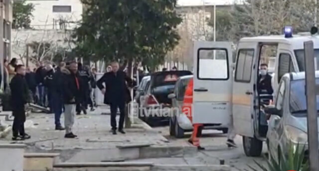 ambulance rruge aksident