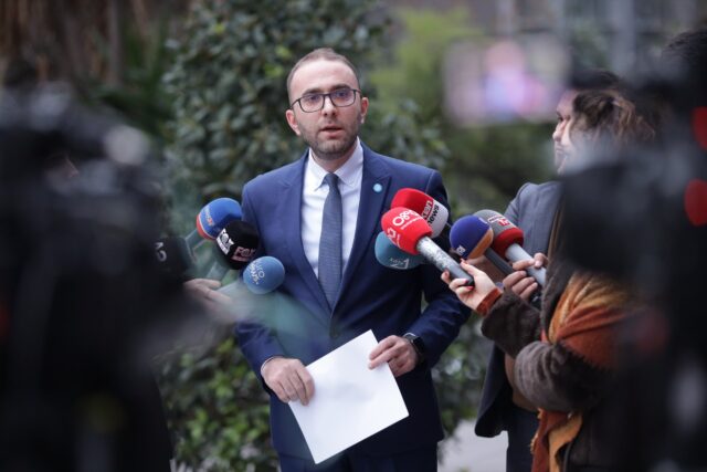 D3B7F9F3-8732-4F69-9147-70D0A77C7E66