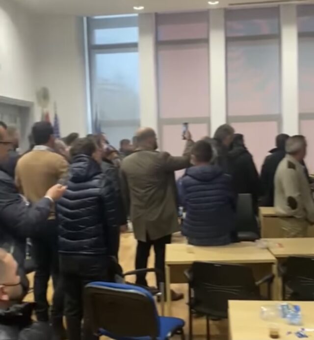 DF052AEF-4CDC-42C8-A618-36B9FC71D5D5