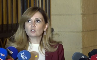 2F14759B-3658-489F-85FA-51CAA9405C6F