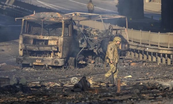 Zelensky: Aksioni rus në Donbas politikë e qartë gjenocidi. OKB: Mbi 4000 civilë të vrarë