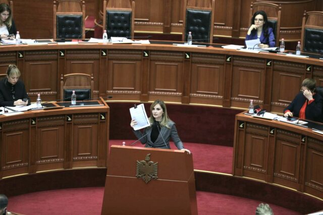 40B439DE-3B45-4C1B-B5F9-166389FB4B63