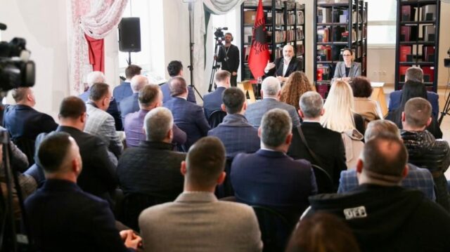 476FF8E2-FB18-482D-BE27-E626028648C9