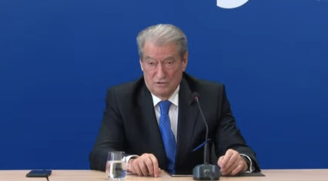 0300CE2D-5C29-4C52-BA5E-3E2193EC7FCF