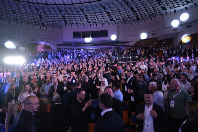 04AE8E77-4972-4CDB-BAD7-46B478970EF1