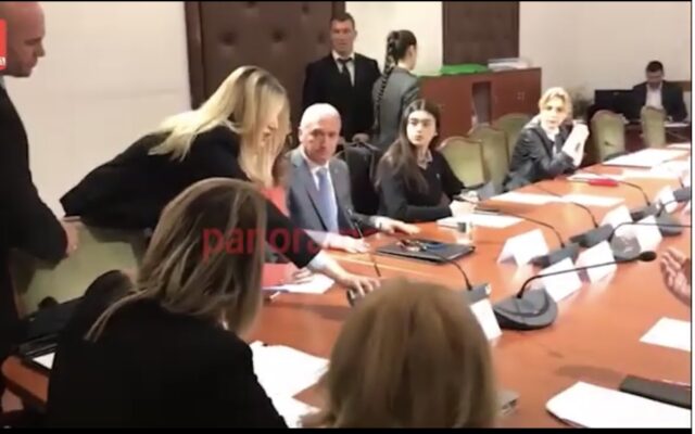 69F9A8B2-9B3B-4C0A-B33F-B20C554828B6