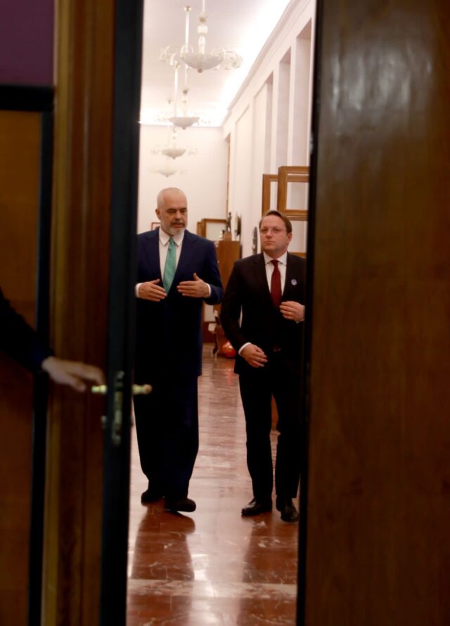 D57B774B-D4F9-4E69-975C-522D5BC18304