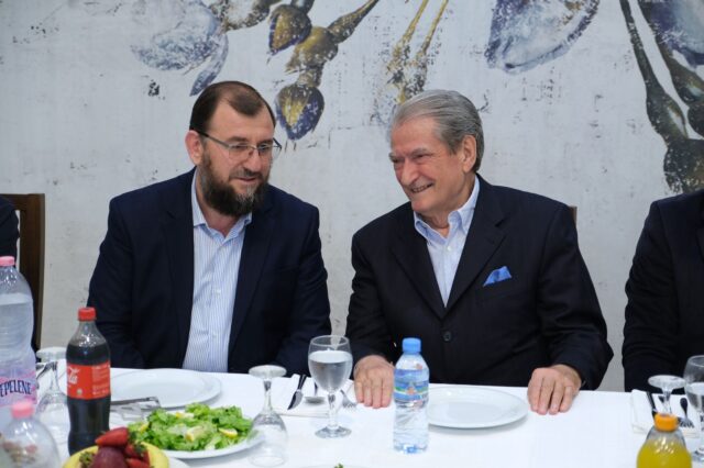 F2787F81-5766-44DF-9B1F-5FBA6F89EBB2