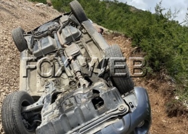 Kardhiq-Delvinë, bie makina, 3 persona te një familje plagosen