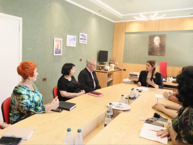 768C2DB7-1A80-4640-AD85-FFE3382FFFF3