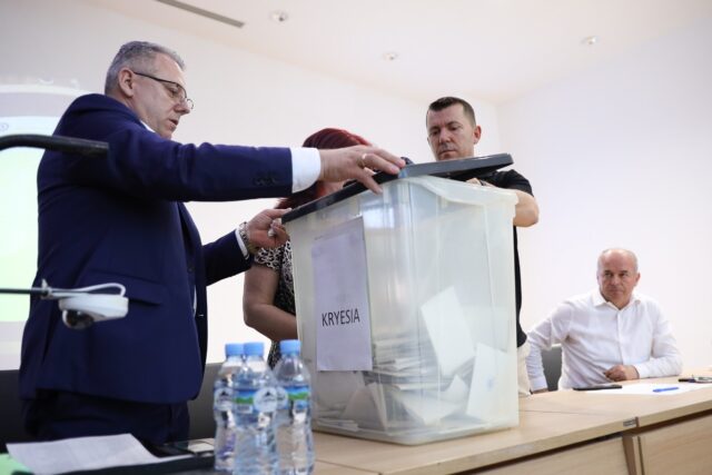 85C06C37-207F-4CAA-B86D-4D47CE414C78