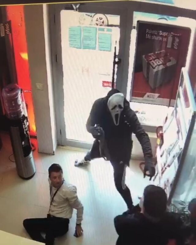 VIDEO/ Dalin pamjet nga vjedhja e filialit te BKT ne Koplik, si u grabiten disa mijera euro