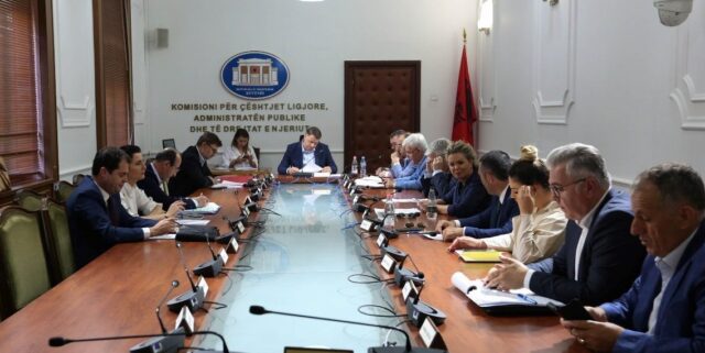 7FDA77E9-5014-4BA5-87CC-CF7DCA48B8BC