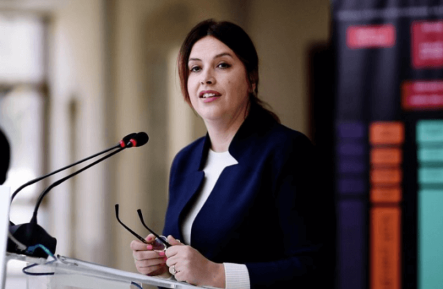 CFCF24FD-22A3-404C-8899-A59C6501CCF7