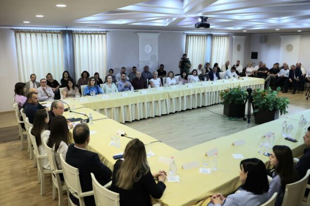 DF3E3AE3-AA16-4C8E-BE6A-8F03F6A8F27A