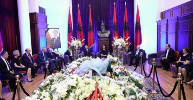 Nis ceremonia shtetërore e përcjelljes së ish Presidentit Bujar Nishani