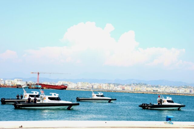 Polici plazh bregdet skafe