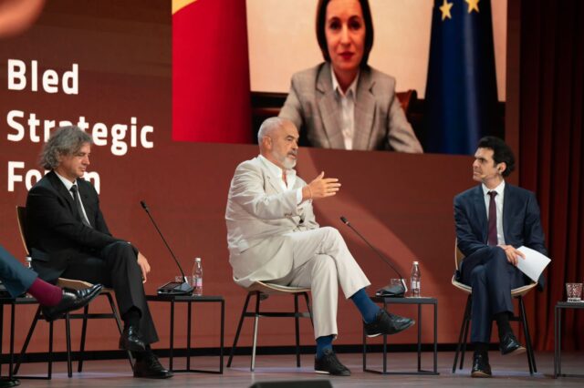 0547BB93-26C8-4651-B1D4-79229289F51A