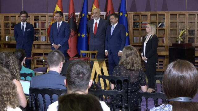 15948AE9-F232-4BF6-81A0-AC45D4BB3F79