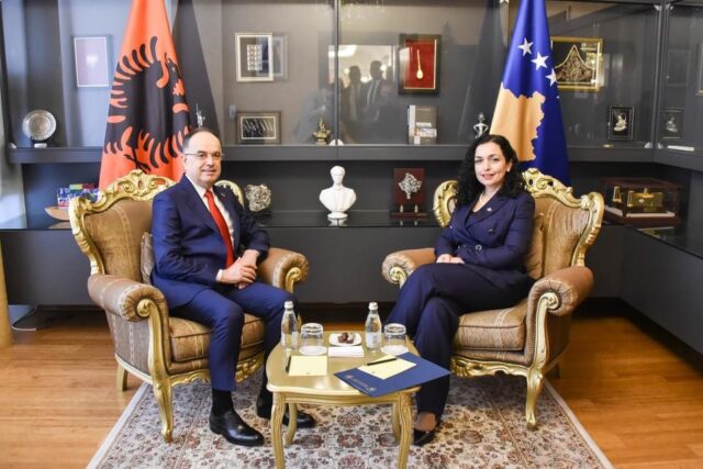 9F59E732-1EDA-4FC4-B468-74353A8BF24E