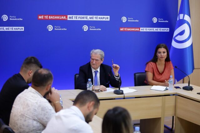 D0386789-1A82-4AB4-BA9D-D1259EB2B65E