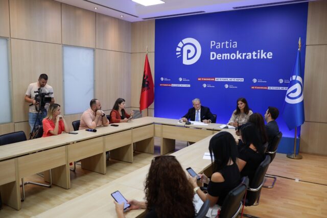 EC6B8AB6-F48F-462E-82D0-1B7E5A4AD855