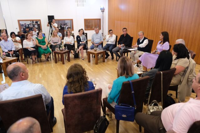 F70499C7-917C-4B24-A9B6-70B797F22397