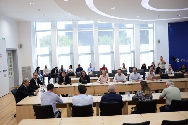 3BD3EFAA-CAC9-43B7-A665-2423DACF46EC