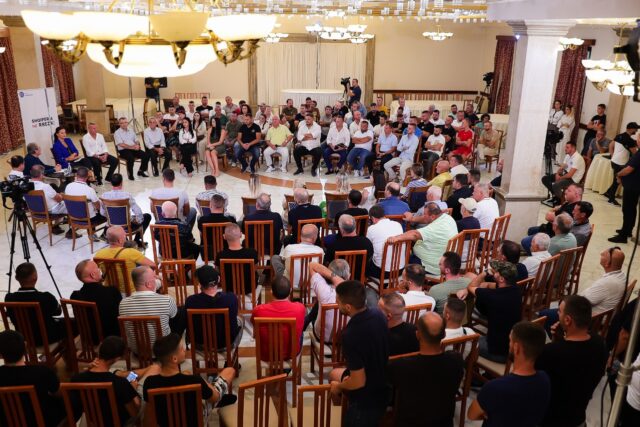 71D936AA-8A82-42C1-B8DF-22F6189FE808