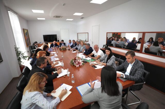 B225F824-B72F-464F-9520-F19070067363